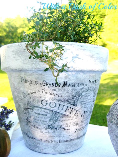 French Clay Pots, Small Clay Pot, French Typography, Decoupage Projects, Pinterest Friends, Decoupage Ideas, Decoupage Diy, French Flowers, Painted Flower Pots