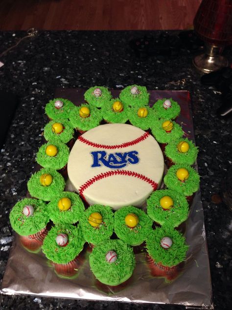 Baseball cake and cupcakes Softball Treats, Softball Cupcakes, Softball Party, Softball Crafts, Pitching Machines, Baseball Crafts, Softball Pitching, Softball Quotes, Softball Life