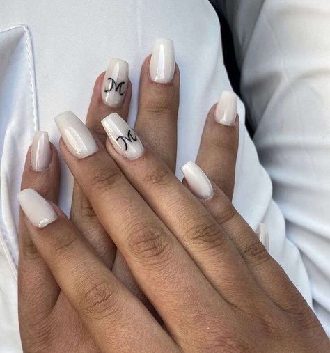 Nail With M Initial, M Letter On Nails, Nails With Letter M On It, M Initial Nails Boyfriend, Nails With A M Initial, Milky White Nails With Initial, W Initial Nails, Nails Inspiration With Initials, Short Nail Designs With Initials