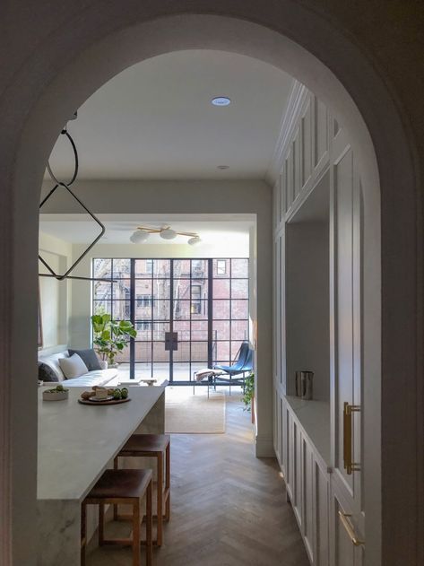 Brownstone Interiors, New York Brownstone, New York Townhouse, Parlor Floor, Townhouse Interior, Arch House, Living Room And Kitchen, Interior Minimalista, Interior Renovation