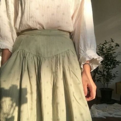 L⁷ on Twitter: "mine said I‘m vintage I guess… " Era Victoria, Oh My Goddess, Yennefer Of Vengerberg, Cottagecore Outfits, Cottagecore Fashion, Cottage Core Aesthetic, Cottagecore Aesthetic, + Core + Aesthetic, Green Aesthetic