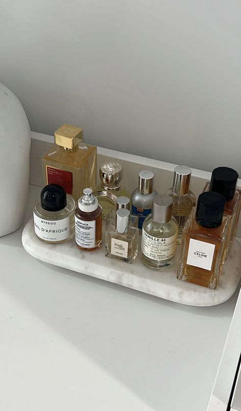 Perfume Organization, Uni Room, Perfume Tray, Room Inspiration Bedroom, Perfume Collection, Bedroom Inspo, Aesthetic Room Decor, My New Room, Favorite Products