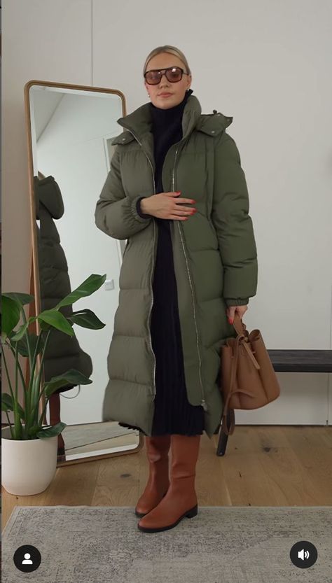 Olive Parka Outfit, Olive Puffer Jacket Outfit, Olive Jacket Outfit, Green Parka Outfit, Olive Green Winter Jacket, Parka Outfit, Olive Clothing, Winter Coat Outfits, Puffer Jacket Outfit