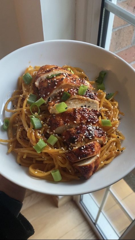 Honey Chilli Garlic Noodles Honey Garlic Noodles, Lunch Board, Chilli Garlic Noodles, Garlic Noodles Recipe, Gluten Free Meals, Recipe Gluten Free, Garlic Noodles, Spaghetti Noodles, Noodles Recipe