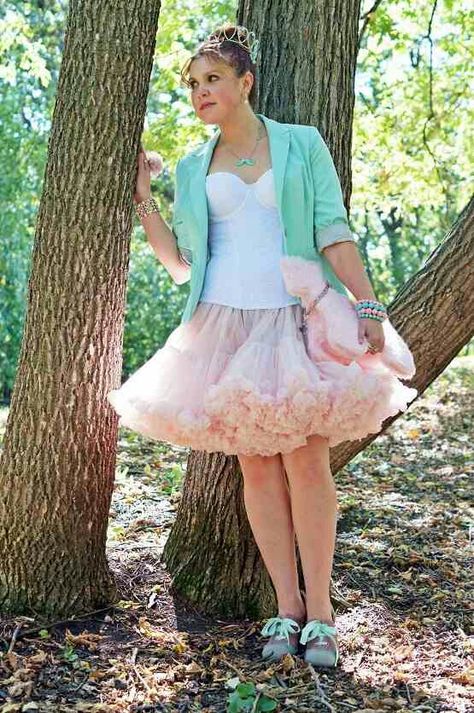 Pretty outfit. Fluffy petticoat Petticoat Outfit Casual, Puffy Skirt Outfit, Pretty Skirts, Outfit Casual, Petticoat, Pretty Outfits, Tulle Skirt, Polka Dots, Ballet Skirt