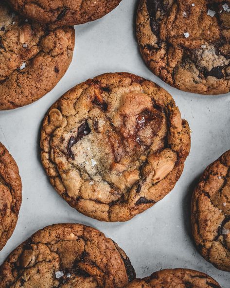 The Boy Who Bakes, Peanut Caramel, Salted Peanuts, Ultimate Chocolate Chip Cookie, Caramel Chocolate Chip Cookies, Cookie Bakery, Cookie Spread, Unique Cookies, Smart Cookie