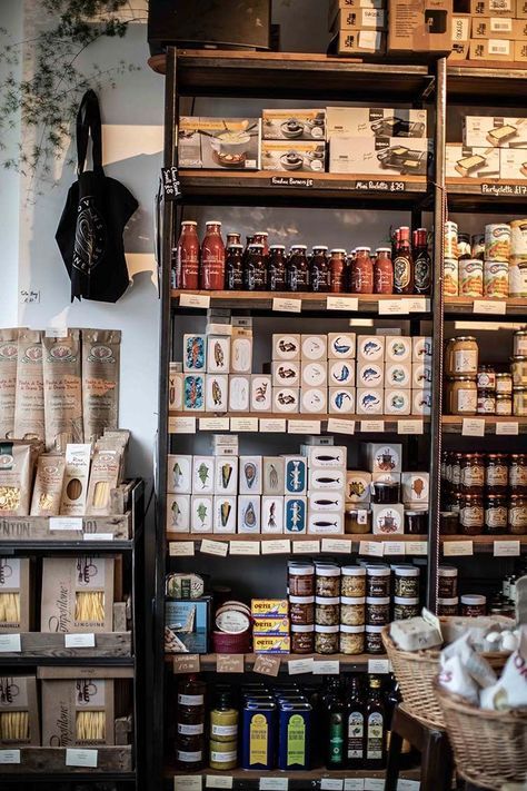 Wine And Cheese Shop Design, Provisions Store, Farm Shop Ideas, Cheese Restaurant, Deli Ideas, Cheese Store, Artisan Shop, Deli Shop, Artisan Bakery