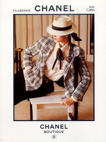 Chanel History, Chanel Campaign, Classy Editorial, Chanel Print, Coco Chanel Fashion, 90s Fashion Women, Mode Editorials, 90s Runway, Chanel Boutique