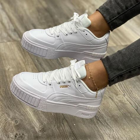 White Puma Shoes, Nike Wear, Trendy Shoes Sneakers, Girly Shoes, Swag Shoes, Gym Shoes, Hot Shoes, Pumas Shoes, Trendy Shoes