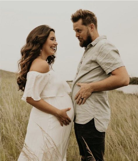 Maternity Shoot Prompts, Maternity Pictures Hairstyles, Neutral Maternity Pictures, Maternity Pictures Summer, Maternity Photography Summer, Maternity Pictures Spring, Summer Maternity Pictures, Summer Maternity Photography, Outdoor Maternity Photoshoot