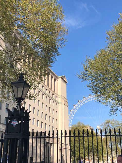 Sunny day - picture of the london eye #london #londoneye #londonlife Sunny Day Pictures, Sunny London, The London Eye, Visiting England, Sunny Weather, London Eye, London Life, The London, Study Abroad