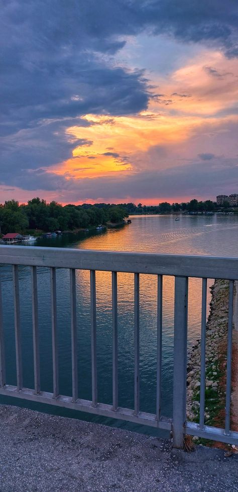 Sunset, river, bridge Bridge Sunset Aesthetic, Sunrise Lake Aesthetic, Sunset Bridge, Bridge Sunset, Highway Bridge Aesthetic Night, Water Sunset, Bridge Over River, River Bridge, Sunset Background