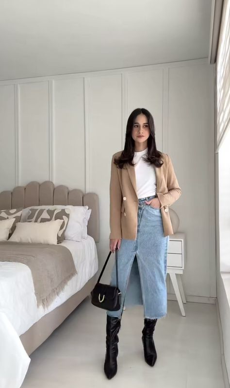 Skirt And Cardigan Outfit, White Denim Midi Skirt, Denim Maxi Skirt Outfit, Skirt Cardigan, Midi Skirt Outfit, Winter Skirt Outfit, Long Denim Skirt, Business Casual Outfits For Work, Denim Maxi