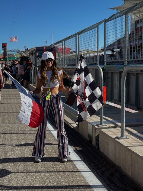 Flag Girl Racing, Miami Grand Prix F1 Outfit, F1 Girlfriend Aesthetic, F1 Outfit For Women, F1 Mexico, F1 Lifestyle, Racing Aesthetic, F1 Aesthetic, Bucket List For Teens