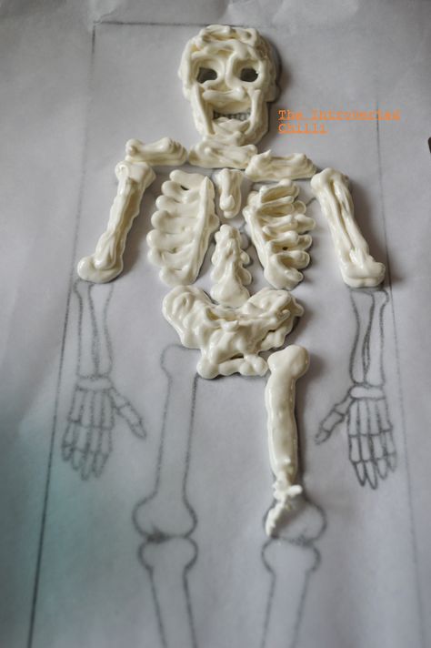 HALLOWEEN Meringue Skeleton and bones | The Introverted Chilli Meringue Bones, Holiday Snacks, Fun Kids Food, Halloween Recipes, Meringue, Skeleton, Kids Meals, Bones, Cool Kids