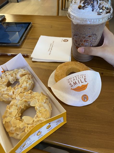 Jco Doughnut, J Co Donat, Donut Inspiration, Coffee Doughnut, Jco Donuts, Date Cafe, Vegas Outfit, Food Places, Fake Story