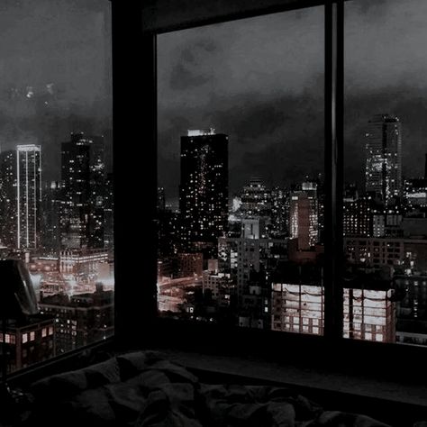 New York Apartment Aesthetic, City View Night, Night Window, City View Apartment, Chicago Aesthetic, Rainy City, Aesthetic Apartment, Apartment View, Dark City