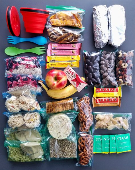 Food To Take On A Plane, Airplane Snacks For Adults, Plane Snacks, Dehydrated Recipes, Healthy Travel Food, Airplane Snacks, Healthy Travel Snacks, Airplane Food, Plane Food