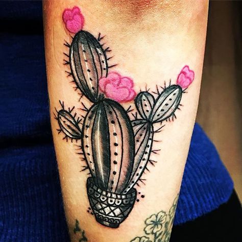 #tschiggysbubblegumarttattoo #tschiggy #tschiggys #tattoo #tattoohamburg #hamburgtattoostudio #ink #inked #inkstagram #femaletattooartist #blkandwht #kaktus #cactus Danke an die liebe sandra Posh Tattoo, Cactus Tattoo Design, Tattoo Cactus, Cactus Tattoos, Cactus Tattoo, Western Tattoos, Different Tattoos, Tattoo Ink, Skin Art