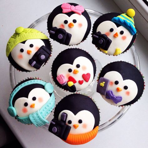 Penguin Cupcake Cake, Penguin Cupcakes Ideas, Penguins Cupcakes, Penguin Cupcakes, Penguin Cake, Penguin Cookies, Christmas Cupcake Toppers, Penguin Cakes, Penguin Birthday