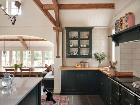 A Victorian Country Home in the Surrey Hills - The deVOL Journal - deVOL Kitchens Victorian Country House, Devol Kitchens, London Kitchen, Casa Country, Family Kitchen, Upper Cabinets, Kitchen Trends, Architectural Digest, Kitchen Styling