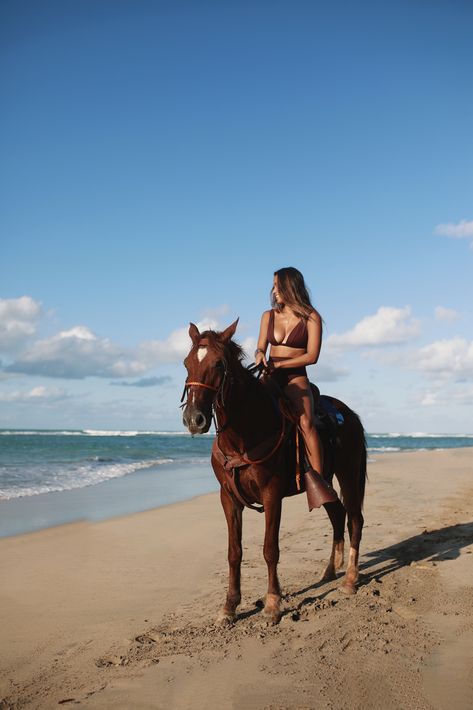 Beach Horseback Riding Outfit, Women Riding Horses, Horseback Riding Aesthetic, Horse Riding Beach, Horseback Riding On Beach, Eryn Krouse, Horse On Beach, Horses On A Beach, Horse Back Riding On Beach