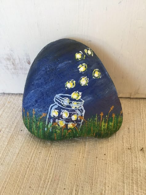 Scenery Painted Rocks, Odd Shaped Rock Painting Ideas, New Year Painted Rocks, Art Pierre, Painted Rocks Kids, River Rocks, Painted Rocks Diy, Rock Painting Ideas Easy, Rock Painting Patterns