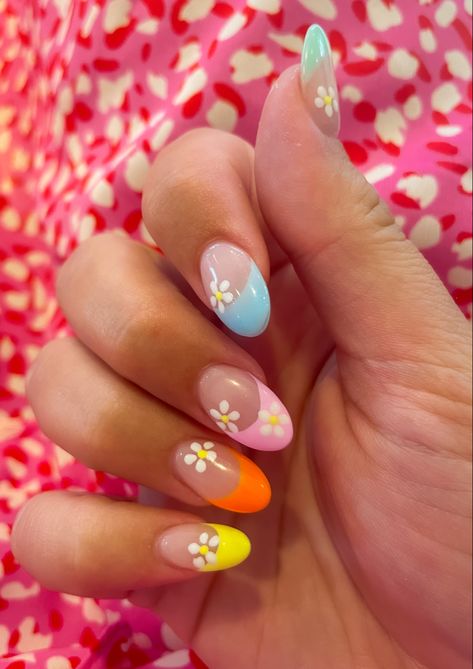 May Nails Colors, Spring Nails Almond Shape, Nails Acrylic Almond, Almond Nails Designs Summer, Nails Almond Shape, Time Nails, Acrylic Nails Almond Shape, August Nails, Bunny Nails