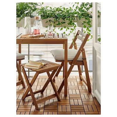 Outdoor dining - IKEA Spain Wooden Outdoor Furniture, Comfy Living Room, Outdoor Folding Chairs, Balcony Terrace, Mesa Exterior, Modern Outdoor Furniture, Outdoor Flooring, Summer Parties, Patio Dining