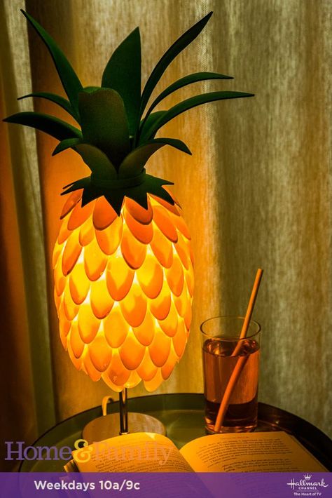 DIY Pineapple Lamp — From Scratch with Maria Provenzano Diy Pineapple Decor, Hawaii Decorations, Pineapple Crafts, Pineapple Lights, Pineapple Kitchen, Diy Pineapple, Pineapple Lamp, Happy Fruit, Special Drinks