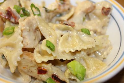 Spicy Romano Chicken from Johnny Carinos. SO GOOD! Spicy Romano Chicken, Chicken Supper Ideas, Johnny Carinos, Romano Chicken, Chicken Bowtie Pasta, Spicy Chicken Pasta, Sundried Tomato Chicken, Recipes Spicy, Pasta Chicken