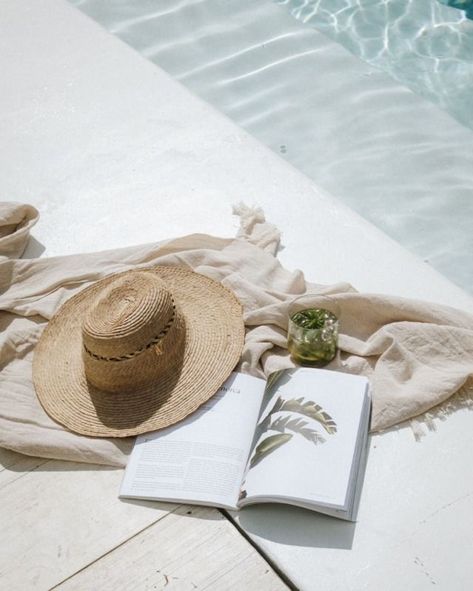 18 summer Selfcare tips Summer Neutral Aesthetic, Hot Beach, Beach Reading, Summer Inspiration, Beige Aesthetic, Foto Inspiration, Beach Aesthetic, Summer Ready, Beach Vibe