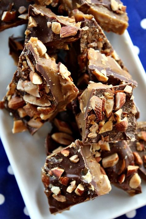 Almond Roca Recipe | Recipe Girl Almond Roca Recipe, Roca Recipe, Almond Roca, Diy Easy Recipes, Dessert Aux Fruits, Homemade Candies, Candy Desserts, Almond Recipes, Sweets Treats