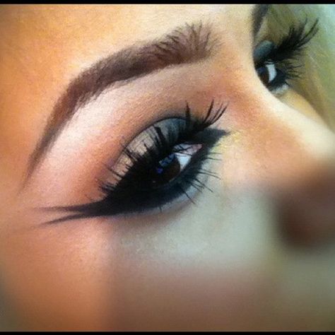 Double cat eye Fudge Ideas, Bird Eyes, Eve Fashion, Winged Liner, Style Magazine, Eyes Makeup, Winged Eyeliner, I Love Makeup, Love Makeup