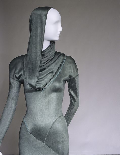 Azzedine Alaïa dress of green acetate knit with moiré effect, Winter 1986. Collection of Museum at FIT Alaia Dress, Fashion 1980s, Mermaid Evening Dress, Azzedine Alaia, Atelier Versace, Designer Evening Dresses, Hooded Dress, Mermaid Evening Dresses, Student Fashion