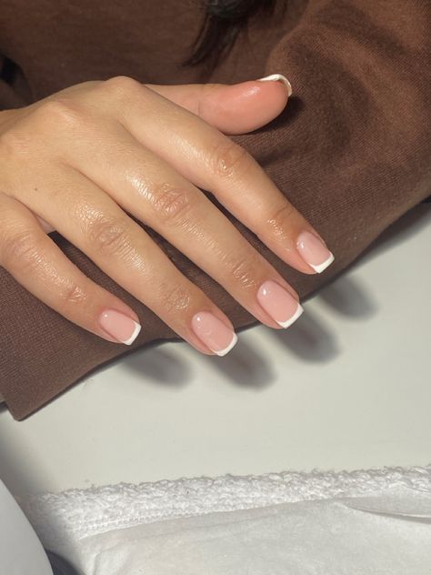 French Tip Gel Nails, Natural Nails Manicure, Gel Nails French, Bridesmaids Nails, April Nails, Manikur Kuku, Prom 2023, French Manicure Nails, Subtle Nails