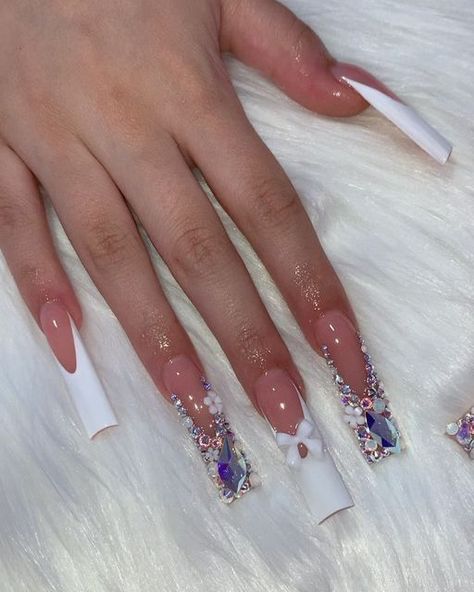 𝓑𝓪𝔂 𝓐𝓻𝓮𝓪 𝓝𝓪𝓲𝓵 𝓣𝓮𝓬𝓱 🎀 on Instagram: "🤍🤍🤍💫💫 - - - - @bluestreakcrystals serinity Ab crystals dc: RUBY" Fire Nails, Nail Tech, White Nails, Bay Area, Ruby, Nails, Crystals, On Instagram, White