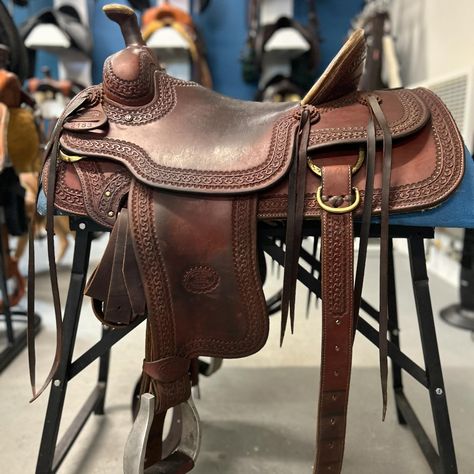 ✨ Just Arrived! ✨ Great all around ranch saddle! This 16” Billy Cook Saddle was made in Sulpher, OK, and is of exceptional quality. Model 2183. Designed with a 16” hard seat, heavy oiled leather with a hand-stamped running W border. Brass Hardware with 7/8 flat plate rigging. 28” skirt. Built on the standard Billy Cook Rawhide wrapped tree with estimated full QH Bars and a 7” gullet. It comes with a matching wide rear cinch and Classic Equine stirrups. $1,800 +tax Billy Cook Saddles, Ranch Saddle, Classic Equine, D Rings, Stirrups, 1 800, Brass Hardware, Hand Stamped, Saddle