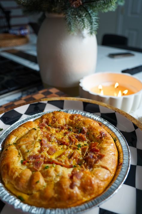 Quiche Recipes Croissant Crust, Pillsbury Crescent Roll Breakfast Pie, Breakfast Croissant Ring, Egg Pie Recipe Breakfast, Croissant Breakfast Pie Recipe, Croissant Roll Breakfast Casserole, Croissant Egg Bake Breakfast, Croissant Breakfast Pie Cast Iron, Carry In Breakfast Ideas