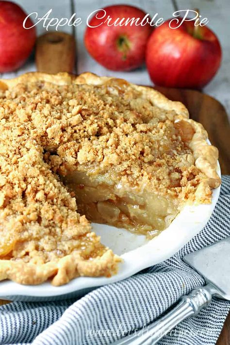 Apple Crumble Pie Recipe -- Traditional apple pie filling topped off with a pecan and brown sugar streusel. #pies #desserts #apples #recipes Walnut Crumble Topping, Maple Apple Pie, Apple Crumble Pie Recipe, Apple Custard Pie, Apple Crumb Pie, Traditional Apple Pie, Apple Custard, Maple Recipes, Apple Crumble Pie