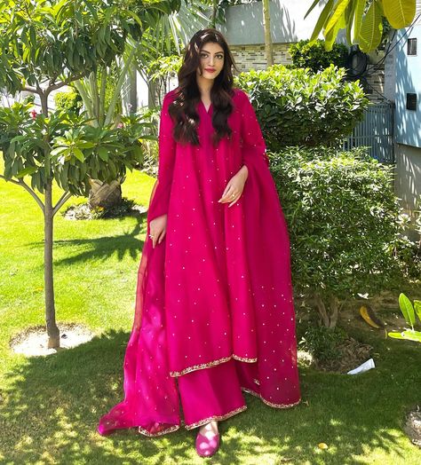 Agha Noor on Instagram: "The beautiful Sehar Gohar spotted on Eid, donning the “ Sadie Pishwas “ styled ever so elegantly shop this gorgeous look on…" Pakistani Wedding Guest, Unique Fashion Outfits, Dresses Pakistani, Agha Noor, Baby Summer Dresses, Pakistani Fashion Casual, Pakistani Fancy Dresses, Pakistani Fashion Party Wear, Fancy Dresses Long