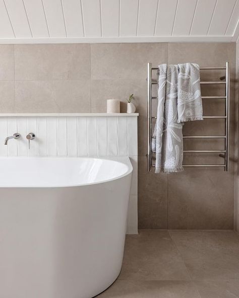 Renovation specialists on Instagram: "Ticked all the boxes in this beautiful renovation. This back to wall bath is a showstopper with this feature nib wall. Beautiful tiles and a place to pop your wine glass calls for relaxing soaking. #ambathrooms #renovation #sydney #bathroominspo #bathroomledge #featuretiles #newbathroom #bathroomdecor #luxury #bathroom #bathroomrenovation #bathroominspiration #bathroomdesign #interiordesigner #bathroomideas #bathroomgoals #bathroomsofinstagram #int Bathroom With Nib Wall, Beautiful Tiles, Flip House, Back To Wall Bath, Bathroom Goals, Ensuite Bathroom, Feature Tiles, Flipping Houses, Bathroom Inspo