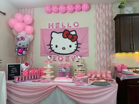 Hello Kitty Centerpieces, Hello Kitty Birthday Decorations, Birthday Hello Kitty, Hello Kitty Birthday Theme, Hello Kitty Theme, Hello Kitty Theme Party, Hello Kitty Birthday Cake, Kitty Theme, Birthday Room Decorations