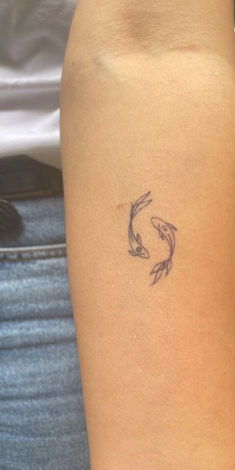 Line Koi Fish Tattoo, Fine Line Koi Fish, Small Koi Fish Tattoo, Japanese Fish Tattoo, Fine Tattoos, Small Fish Tattoos, Simbols Tattoo, Aesthetic Tattoo Ideas, Japanese Koi Fish Tattoo