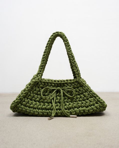 Triangle Crochet, Triangle Bag, Bag Crochet, Crochet Bags, Crochet Bag, Hand Made, Instagram Profile, Fall Winter, Crochet