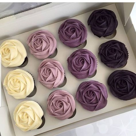 Ombre Cupcakes, Purple Desserts, Cupcake Decoration, Purple Cakes, Buttercream Cupcakes, Purple Bouquet, Sugar Cake, Cake Pictures, Purple Ombre