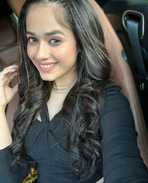 Jannat Zubair Rahmani, Iphone Wallpaper 4k, Jannat Zubair, Million Followers, Avneet Kaur, Dress Design Patterns, Bollywood Girls, Photo Download, Wallpaper 4k