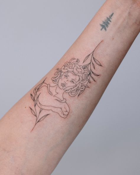 Minimal Greek Mythology Tattoo, Athena Medusa Tattoo, Delicate Medusa Tattoo, Dainty Medusa Tattoo, Medusa Tattoo Linework, Medusa Line Tattoo, Medusa Tattoo Fine Line, Subtle Medusa Tattoo, Fine Line Medusa Tattoo