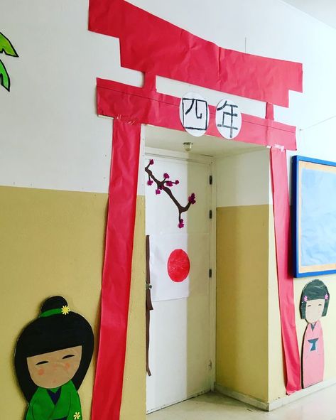 Japan Classroom Door Decoration, Japan Decorations For Classroom, Chinese Theme Parties, Japan Party, Chinese New Year Crafts For Kids, Japan Decor, Japanese Party, Around The World Theme, Chinese New Year Activities