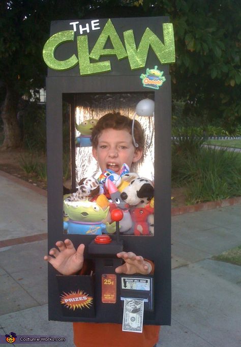 "The Claw" Halloween Costume from Toy Story 3 #Disney #Halloween #costume Diy Halloween Boys, Boys Halloween Costumes Diy, Costume Works, Homemade Halloween Costumes, Holloween Costume, Hallowen Costume, Claw Machine, Homemade Costumes, Halloween Costume Contest